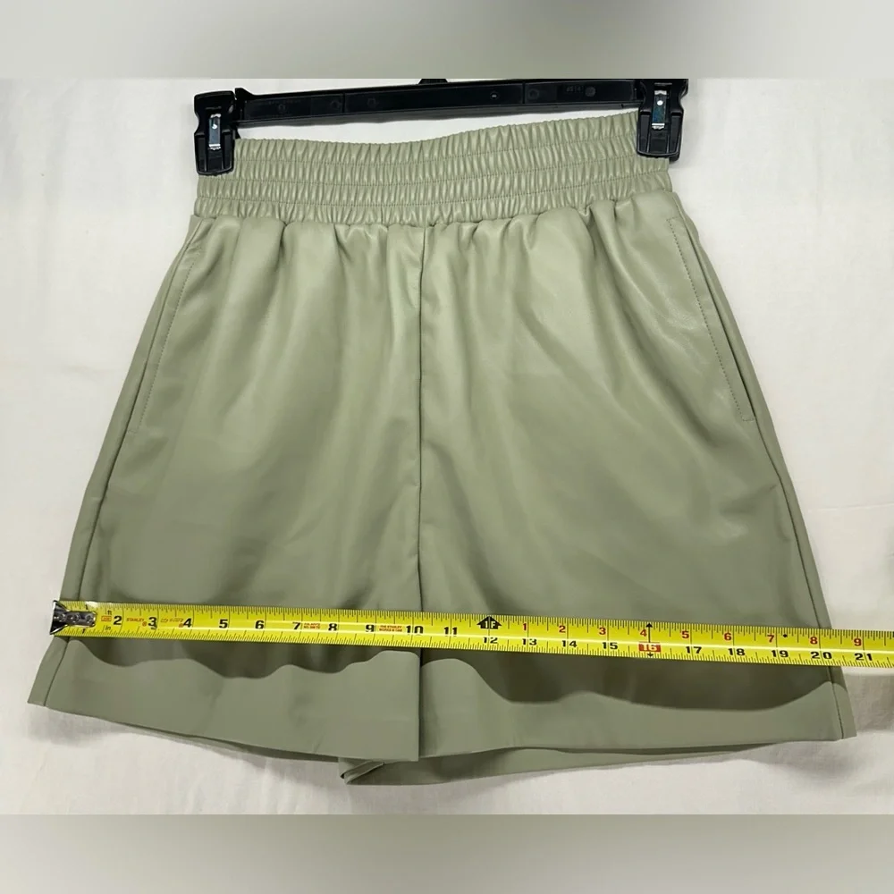 Topshop Womens Faux Leather Elastic‎ Waist With Pockets Shorts Green Size 2 Mark